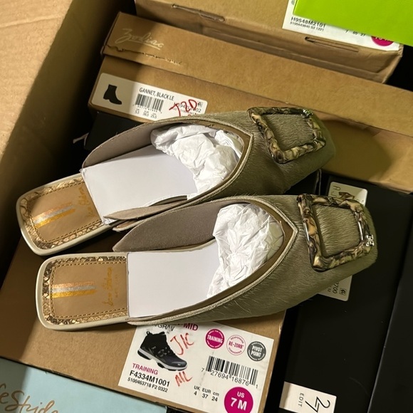 SAM EDELMAN Lavina Buckle Mules - Picture 5 of 6